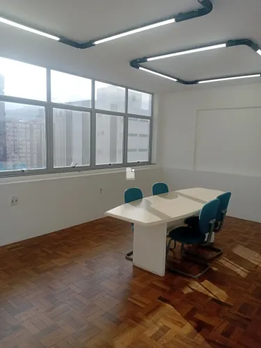 SALA PARA LOCAÇÃO NO CENTRO DE FLORIANÓPOLIS.