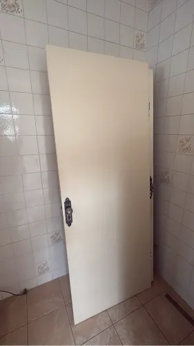 Porta de madeira para quarto e banheiro