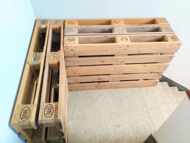 Paletes Em Madeira Semi novos Fabricante EPAL Perfeito Estado Lote com Cinco Unidades.