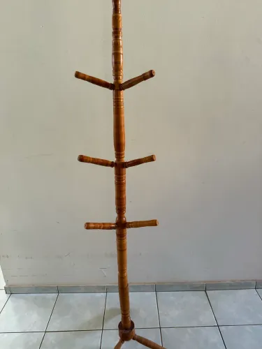 Cabideiro Mancebo De Chão Cabide Organizador Arara De Roupa Pendurador.
