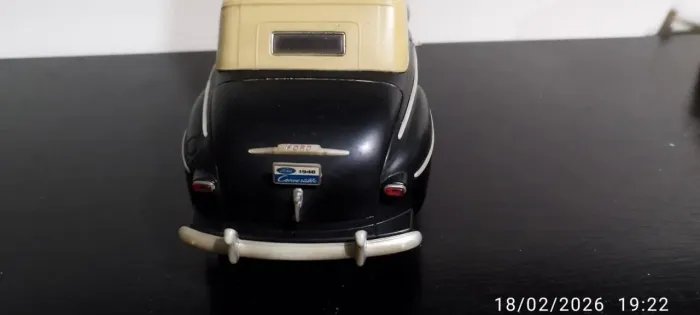 Miniatura Ford Convertible 1/18