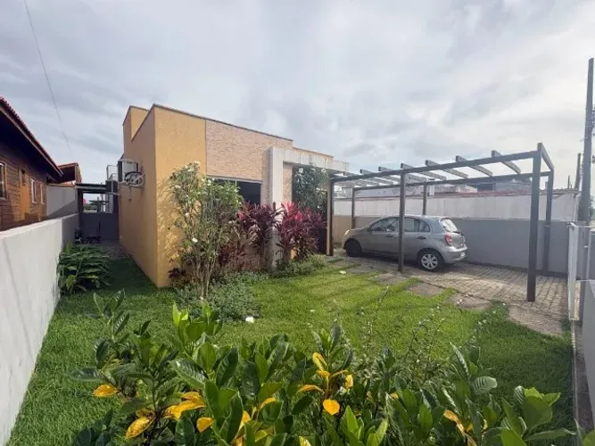 Casa com Pátio Privativo - de frente para a rua Ribeirão - Ótima posição solar