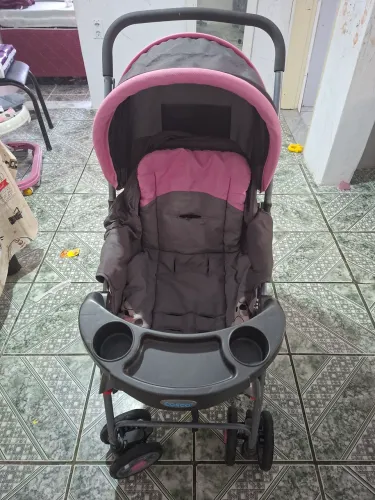 Vende-se carrinho de bebê