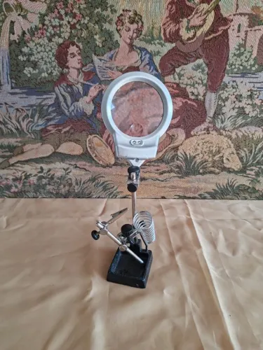 Lupa de mesa auxiliar sem teste no led
