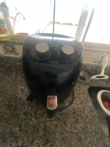 Airfryer Britânia bfr25p 1500w semi nova pra sair hoje