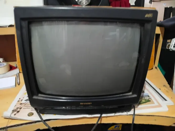Tv Sharp c14/r12 colecionador ligando bivolt