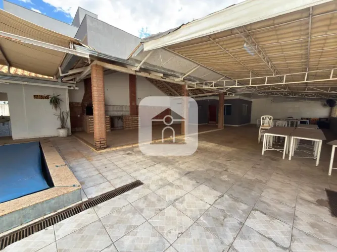 Casa comercial com 180m² para locação no bairro Alto Umuarama