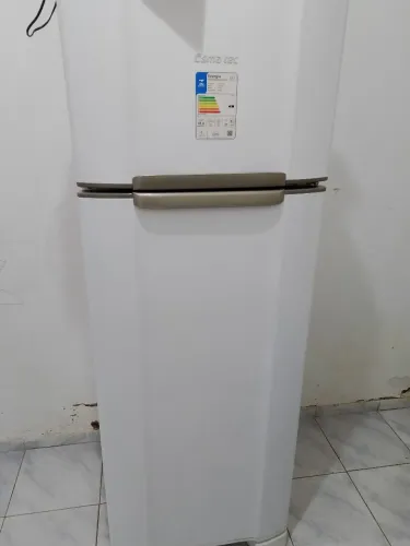 Geladeira Usada bem conservada R$ 2.000,00