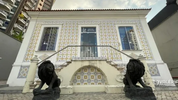CASARÃO COMERCIAL COM 320M² NO REDUTO