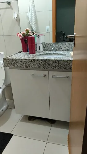 Pia em granito com gabinete