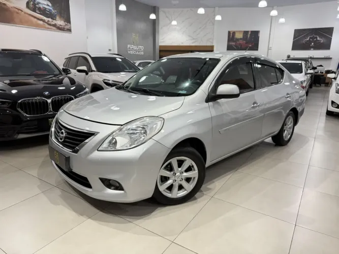 Nissan Versa SL 1.6 16V Flexstart 4P Mec. 2014