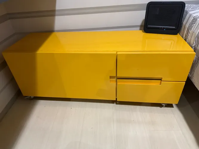 Armário Amarelo 