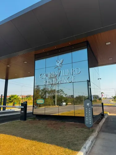 TERRENO PLANO À VENDA COM 330m2 NO CONDOMÍNIO GRAND VILLARD RESIDENCE