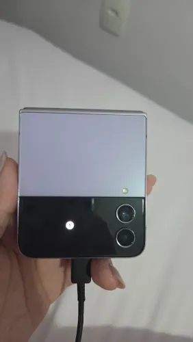 Samsung Z Flip 4 com defeito - tela preta
