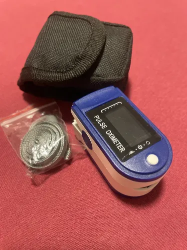 Oxímetro de pulso nunca usado, com capa e cordão 
