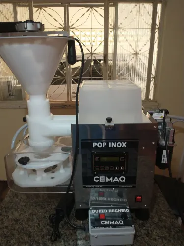 Máquina modeladora de salgados. Coxinha , quibe, bolinha de queijo, travesseiro, churros,