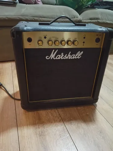 Amplificador Marshall MG 15 Gold