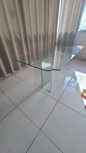 Vende-se mesa de vidro 8 lugares.