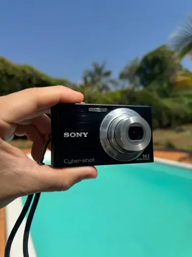 Sony Cyber-shot DSC-W320 (14.1 MP) - Cor Preta