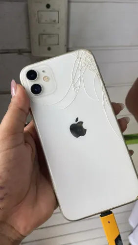 iPhone 11 700,00