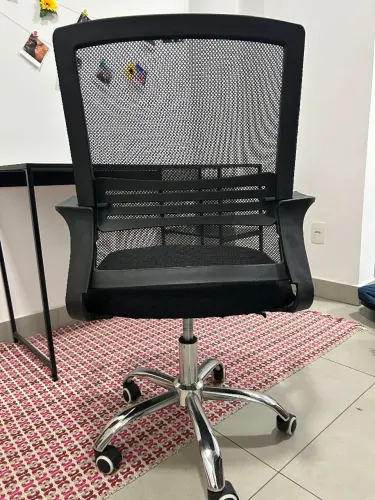 Cadeira de escritório + escrivaninha