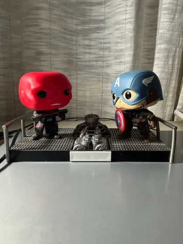 Funko POP Capitão América vs Caveira Vermelha