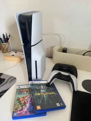 Ps5 com 2 controles - seminovo