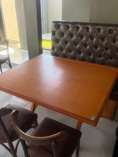 Vendo Conjunto Mesa com Cadeira e Sofá
