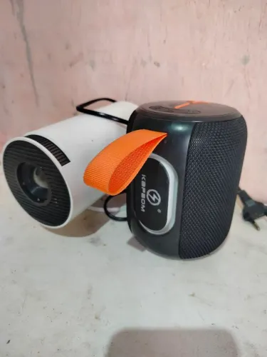 Vendo projetor e caixinha de som