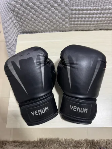 Luva de Boxe Venum Giant Full Logo - 14 oz