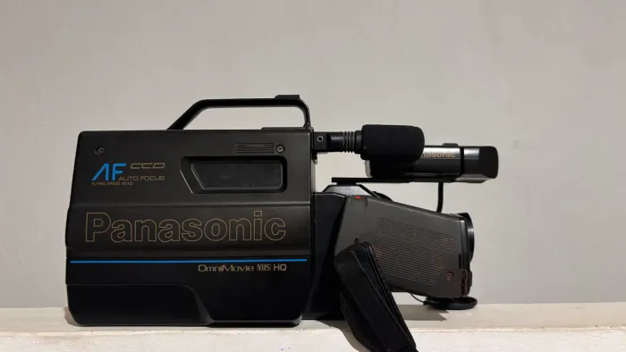 Filmadora Panasonic OmniMovie VHS HQ PV-3200 (1987) - Para coleção/restauração