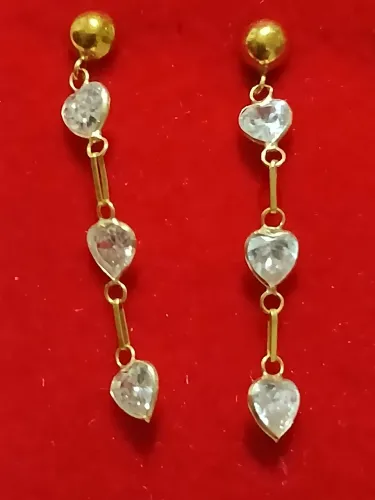 Par brincos ouro 18k 750 zircônias em formato de coração