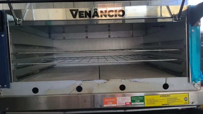 Vendo forno industrial a gás otimo estado e pronto para uso 1.200,00 aceito proposta
