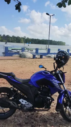 Vendo FZ25 ano 2023 em excelente estado - veículo está em castanhal