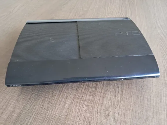 Playstation3 com 3 controles por R$690,00