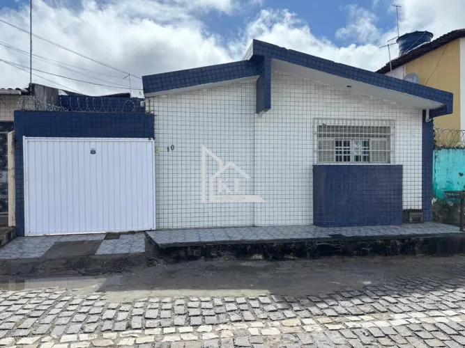 Casa à venda em Nova Parnamirim com 3 quartos em excelente localização