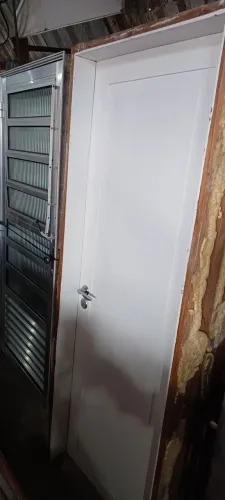 PORTA DE MADEIRA 77CM LARGURA X 2,10MT ALTURA /// R$480,00