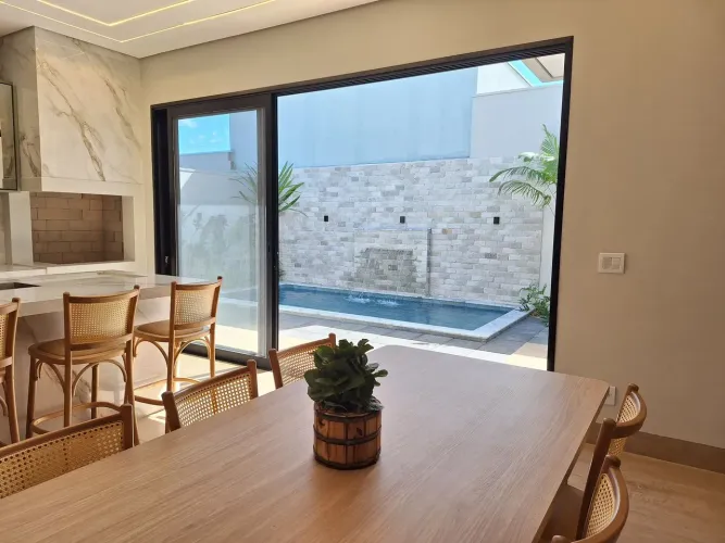 VENDO CASA ALTO PADRÃO EM CONDOMÍNIO.