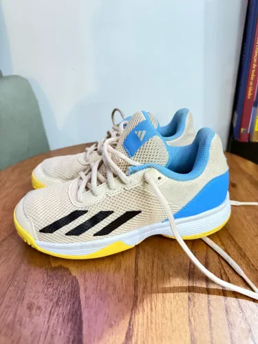Tênis adidas infantil-seminovo 