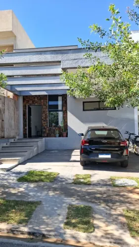 Bela casa no condomínio Horto Florestal Villagio!
