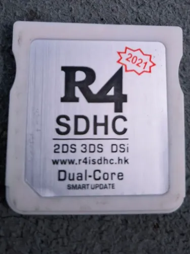 R4 DS + Cartão SD 32 gb com jogos 