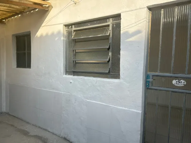 Aluguel um quarto, cozinha, banheiro, área