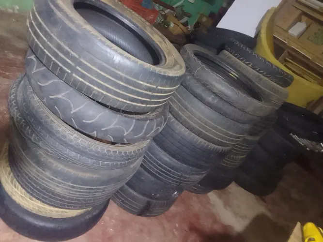 Varios tipos de PNEUS MOTOS E CARRO