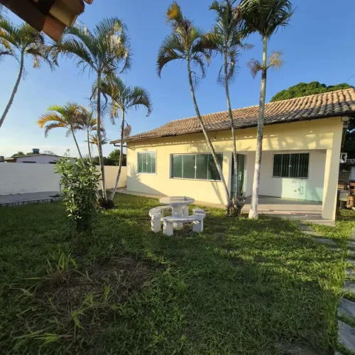 Casa para venda com 100 metros quadrados com 3 quartos