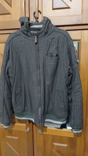 Jaqueta de frio com capuz