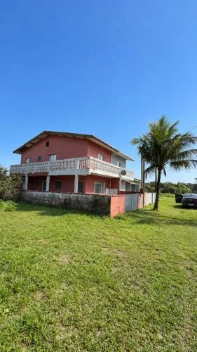 Sobrado em Ilha Comprida - 4 Quartos, 3 Quadras da Praia e Churrasqueira