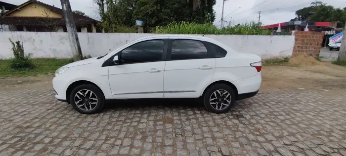 Fiat Grand Siena Essence 1.6 Flex 16V 2014