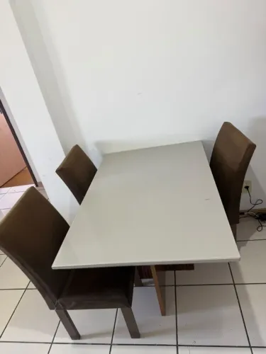 Mesa de Jantar Moderna com Tampo de Vidro + 4 Cadeiras - 4 Lugares