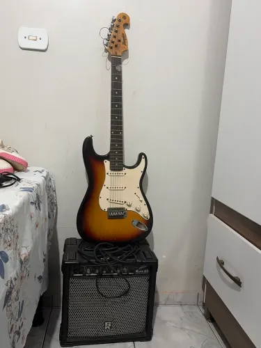 Guitarra Memphis Tagima Stratocaster + Amplificador Staner Kute 25.