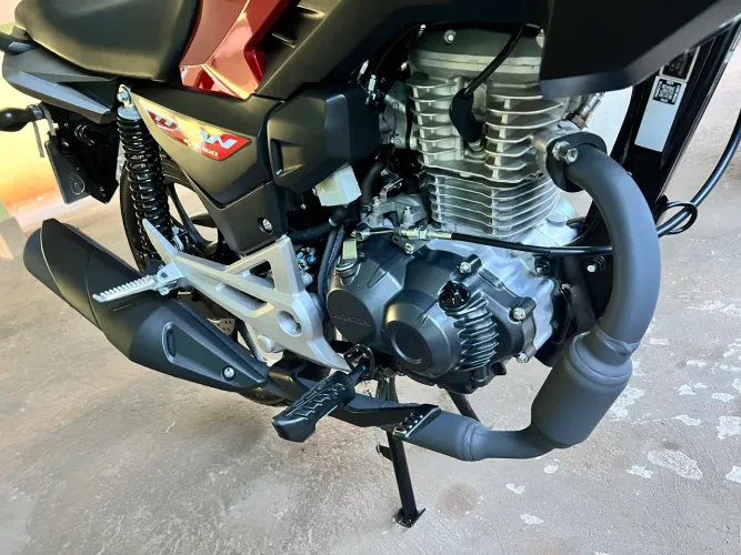 Titan 160 vermelha